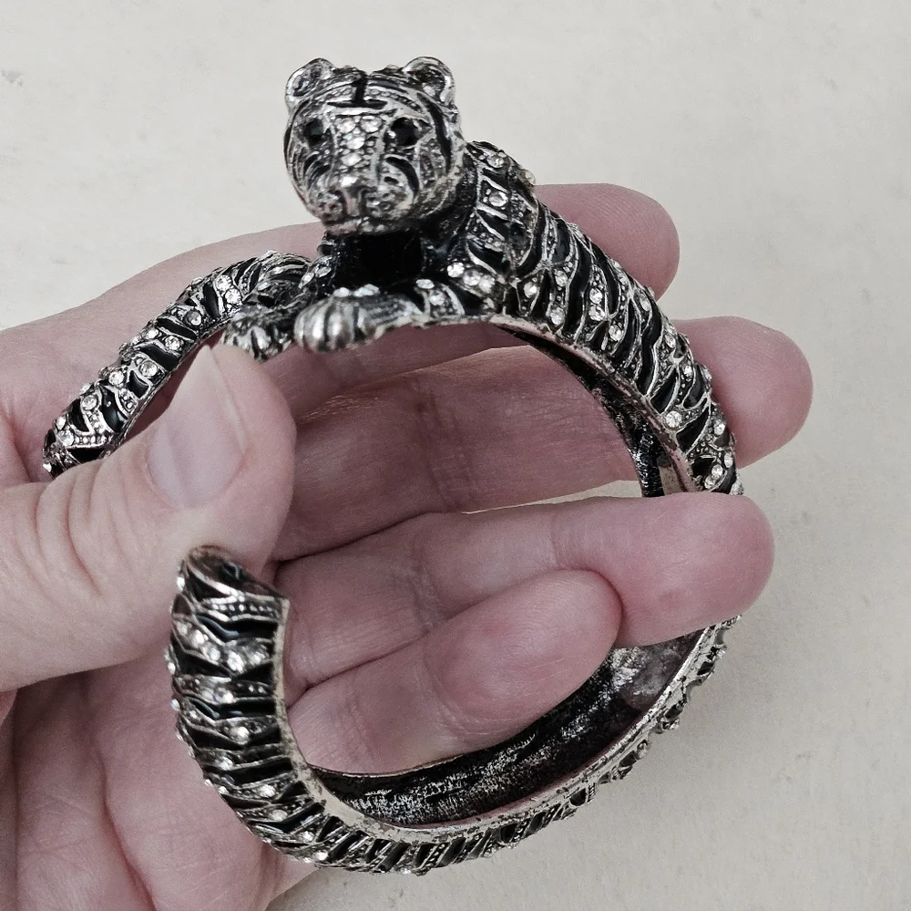The Unbranded Brand silvertone rhodium